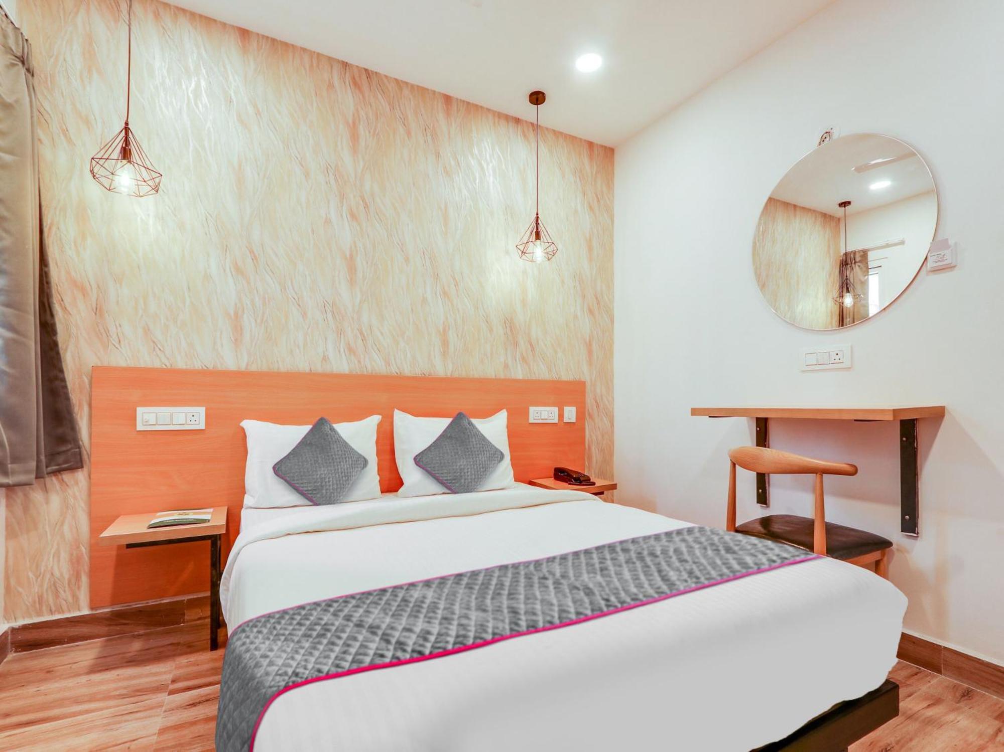 Townhouse Casa Grand Hotel Hyderabad Eksteriør billede
