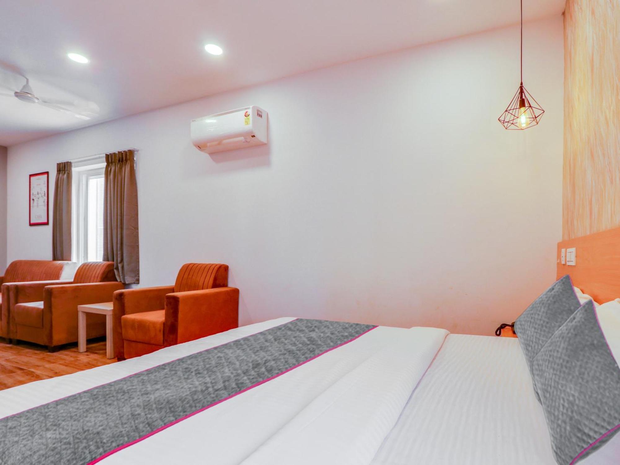 Townhouse Casa Grand Hotel Hyderabad Eksteriør billede