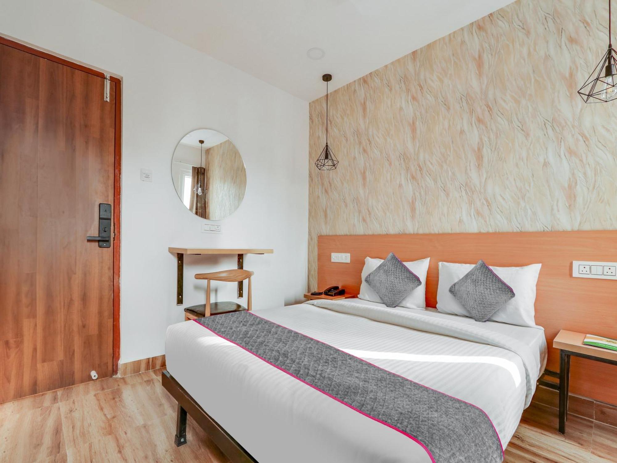 Townhouse Casa Grand Hotel Hyderabad Eksteriør billede